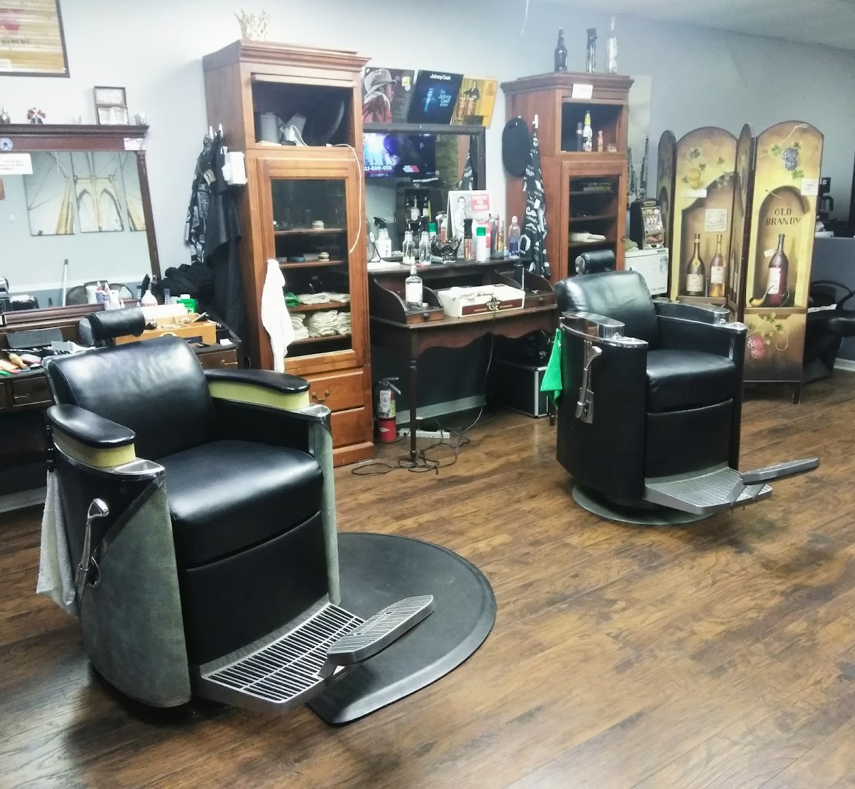 Barber Shops Tampa FL - BarrelHouse Barber Shop & Lounge