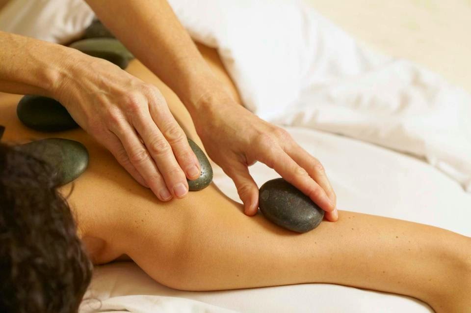 Hand and Stone Massage and Facial Spa reviews