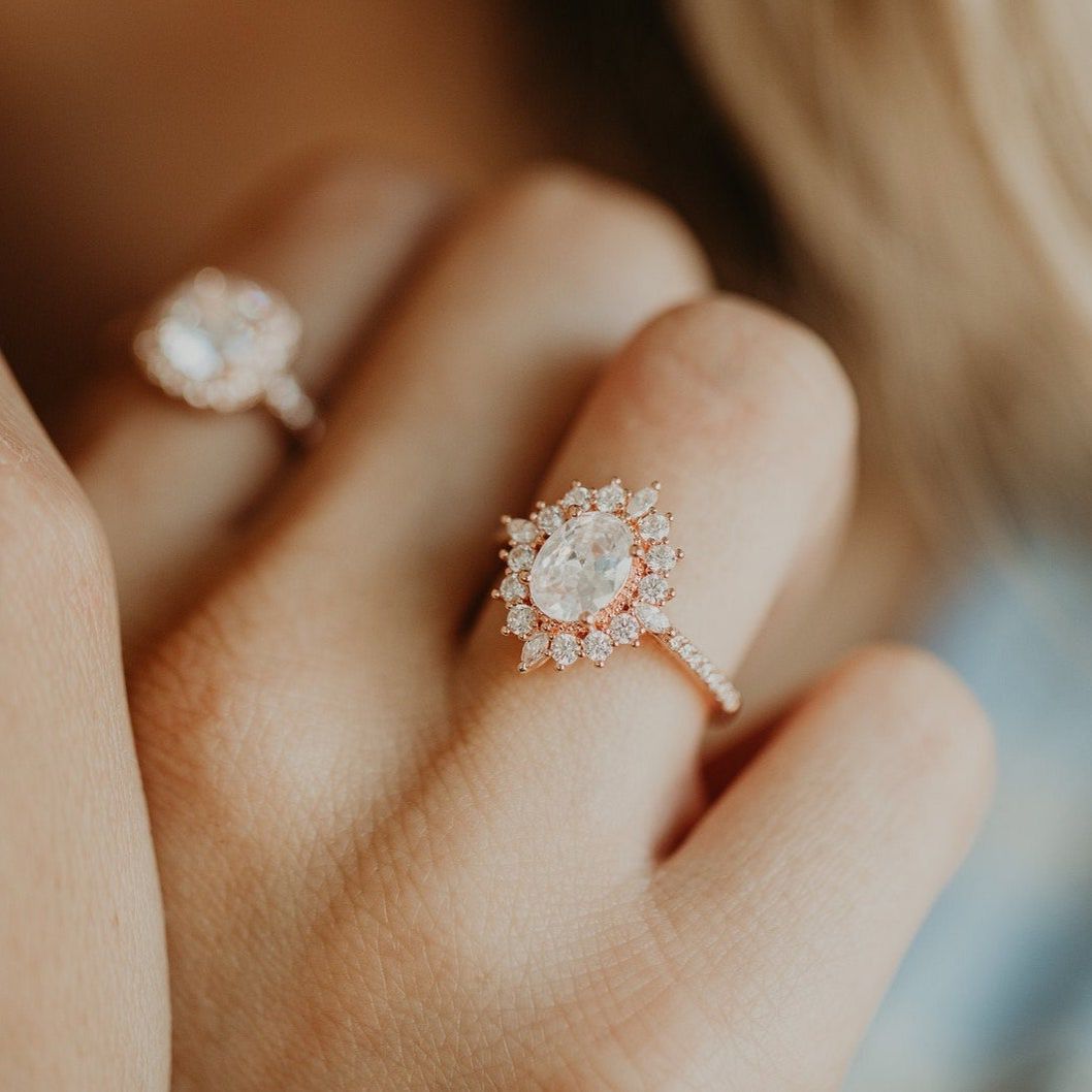 BEST ENGAGEMENT RING DESIGNS FOR VINTAGE FASHION LOVERS