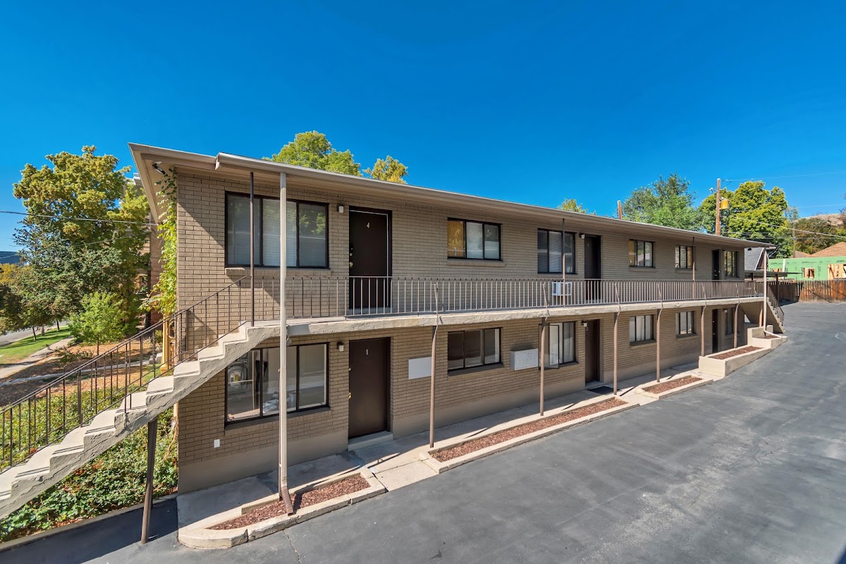 First Avenue Apartments - Historic District