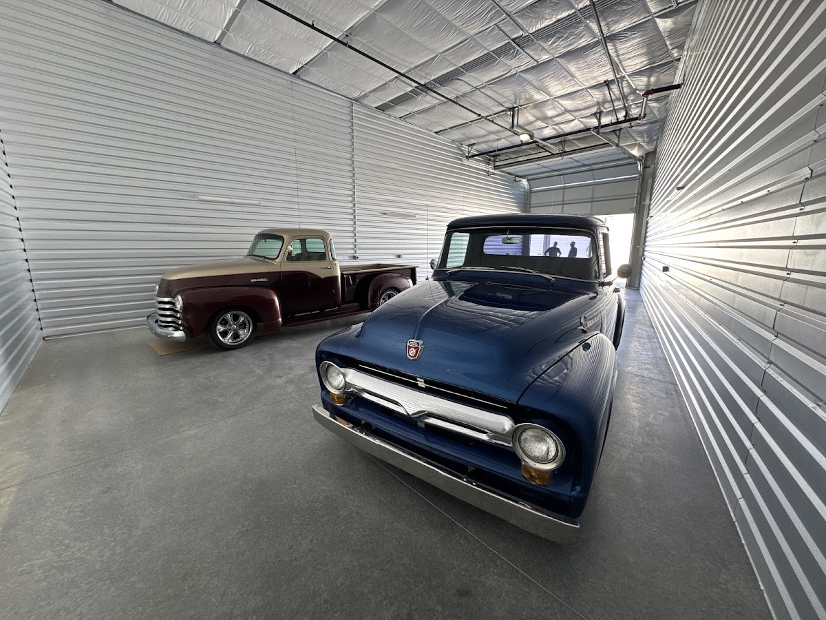 LuxeLocker Premium Storage